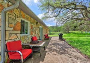 Your own Private Oasis, pool, hot tub, fire pit on 10 gorgeous acres
