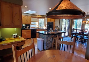 Your Own Sunriver Lodge on the Edge of the Forest - A/C -10 SHARC Passes!