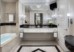 Your Relaxing Getaway Awaits! Outdoor Pool, Parking, Near Bellagio Fountains!