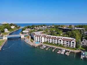 Edgewater Inn | Charlevoix