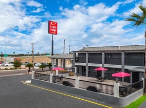 Sky Palace Inn Suites Laredo | Western Division