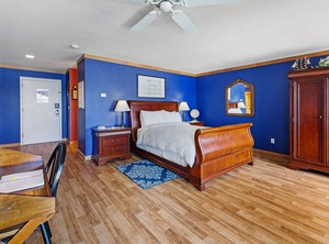 Listing Bayfront Fireplace The Beach | Historic Bayfront