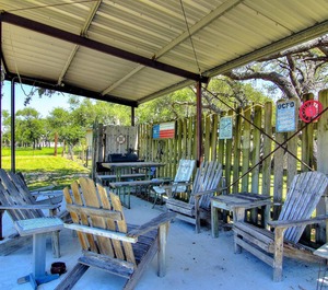 Fantasy Oaks Lodge 