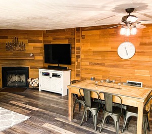Jacuzzi Lounge Fireplace Laundry Brian Head 