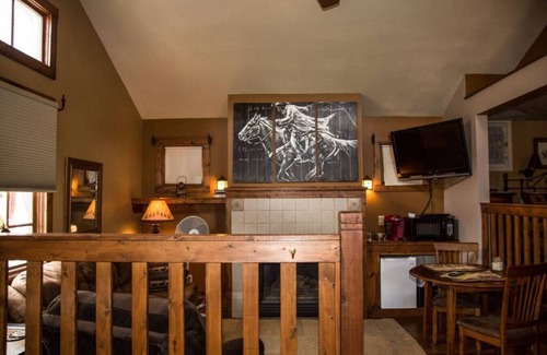 Estes Park Cabin | 1 Bedroom suite with fireplace and jacuzzi tub.