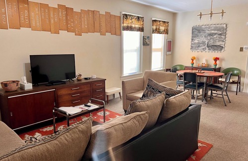 Downtown Niagara Falls House | 10 min. Walk to the Falls