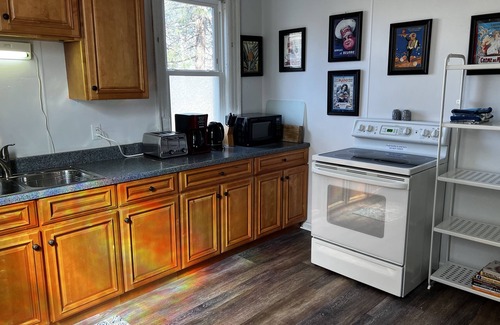 Downtown Niagara Falls House | 10 Minute Walk To Niagara Falls