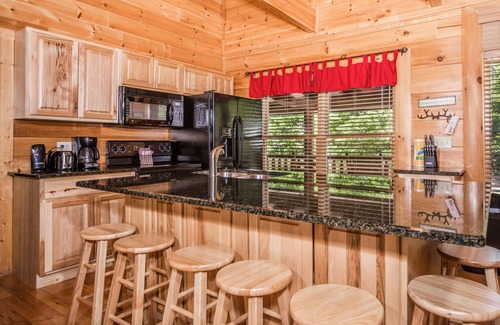 Sevierville Cabin | 10 Point Buck - 10 bedroom ensuite! Theater room, arcade+