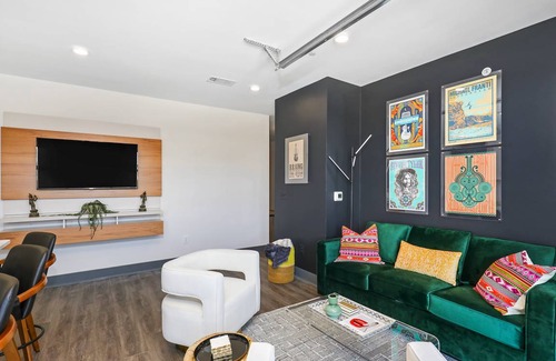 Rolling Mill Hill Condo | 1010 ft² Condo