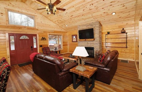 White Oak Lodge Cabin | 102 m² Cabin ∙ 2 bedrooms ∙ 6 guests