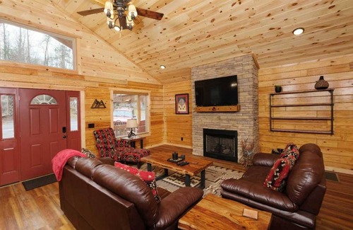 White Oak Lodge Cabin | 102 m² Cabin ∙ 2 bedrooms ∙ 6 guests