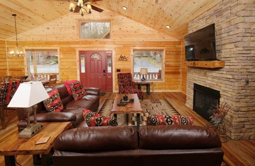 White Oak Lodge Cabin | 102 m² Cabin ∙ 2 bedrooms ∙ 6 guests