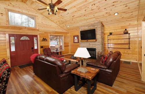 White Oak Lodge Cabin | 102 m² Cabin ∙ 2 bedrooms ∙ 6 guests