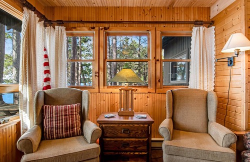 Three Lakes Cottage | 102 m² Cabin ∙ 2 bedrooms ∙ 4 guests