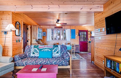 Three Lakes Cottage | 102 m² Cabin ∙ 2 bedrooms ∙ 4 guests