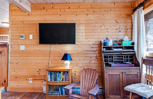 Three Lakes Cottage | 102 m² Cabin ∙ 2 bedrooms ∙ 4 guests