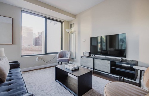 Theatre District Apartment | 113 m² Apartment ∙ 2 bedrooms ∙ 4 guests