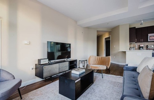 Theatre District Apartment | 113 m² Apartment ∙ 2 bedrooms ∙ 4 guests