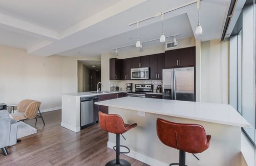 Theatre District Apartment | 113 m² Apartment ∙ 2 bedrooms ∙ 4 guests