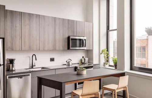 Gateway District Apartment | 127 m² Serviced apartment ∙ 2 bedrooms ∙ 4 guests