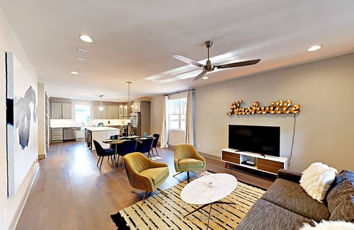 Historic Waverly House | 12th South Luxury 3 bedrooms & 3 & 1/2 baths. Close to Downtown!