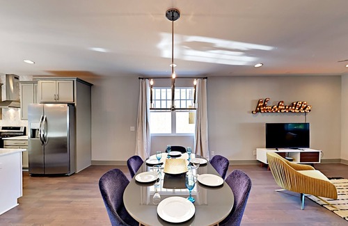 Historic Waverly House | 12th South Luxury 3 bedrooms & 3 & 1/2 baths. Close to Downtown!