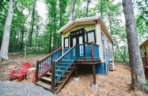 Sevierville House | #13 Esmeralda - *New Kitchen* Gypsy Cottage