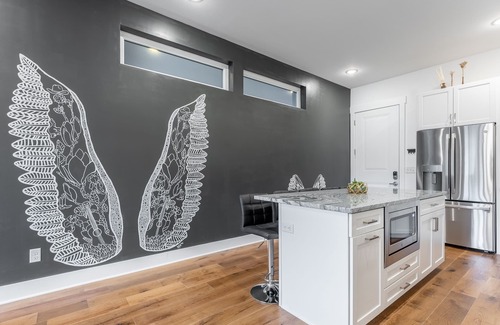 Inglewood Condo | 13 Minutes to Broadway, Opryland, & Airport w/Theater & Murals + Rooftop Deck!