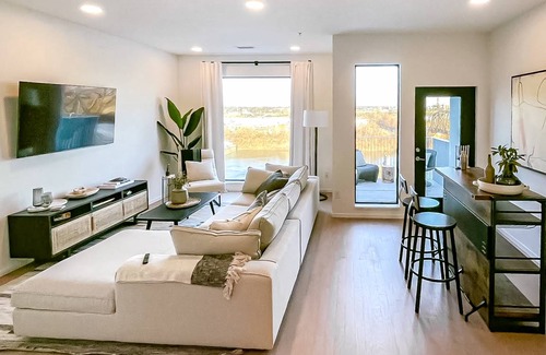 North Capitol Apartment | 135 m² Loft ∙ 2 bedrooms ∙ 4 guests
