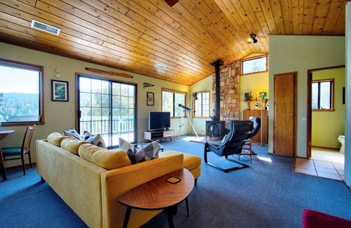 Crestline House | 139 m² House ∙ 3 bedrooms ∙ 6 guests