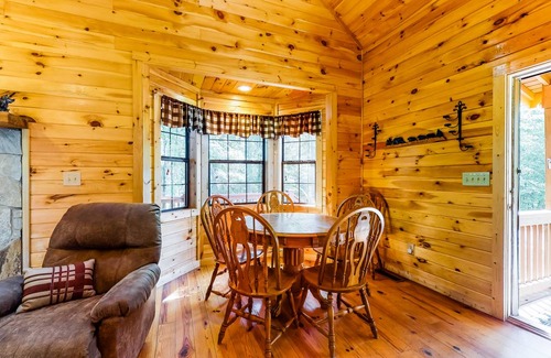Williamstown Cabin | 146 m² Cabin ∙ 2 bedrooms ∙ 6 guests