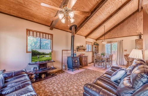 Ruidoso Downs Cabin | 177 m² Cabin ∙ 3 bedrooms ∙ 6 guests