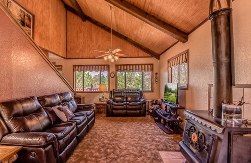 Ruidoso Downs Cabin | 177 m² Cabin ∙ 3 bedrooms ∙ 6 guests