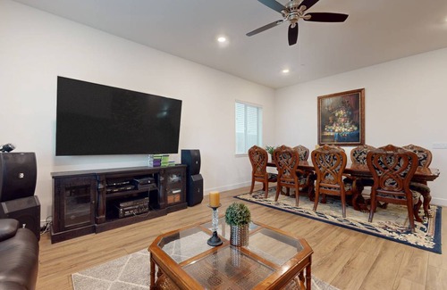Elk Grove House | 181 m² House ∙ 2 bedrooms ∙ 6 guests