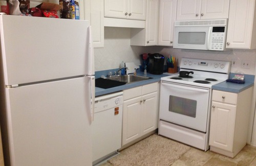 Folly Field Villa | 1st Floor, Updated, 5 min walk to the beach!