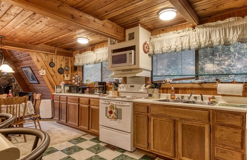 Chalet Village Cabin | 2 Miles to Downtown Gatlinburg! Less than1/2 mile to Skiing!Sledding!Ice Skating