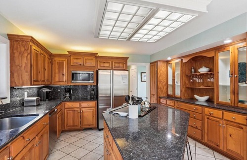 Oceanside House | 2 Red Cardinal ~Pet Friendly 6Br, Steps to the Beach and Sea Pines Beach Club