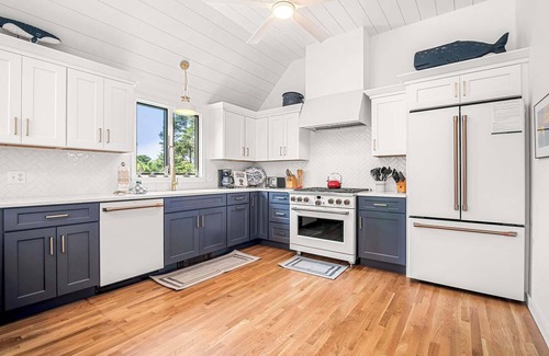 Eastham House | 2025 Remodel! Walk to Pond, 2 Min Drive to Beach!