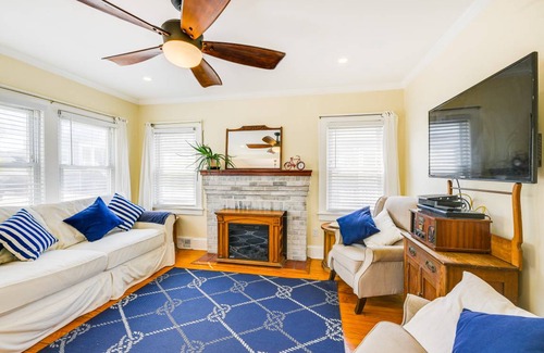 Point Lookout Cottage | 204 m² Cabin ∙ 2 bedrooms ∙ 4 guests