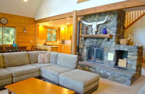 Maple Falls House | 208 m² House ∙ 3 bedrooms ∙ 8 guests