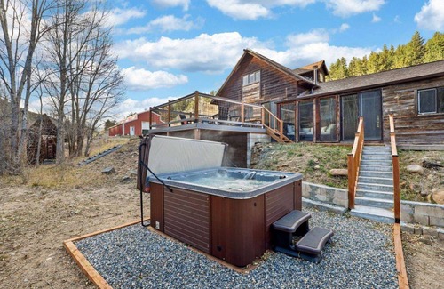 Black Hawk House | 209 m² House ∙ 3 bedrooms ∙ 6 guests