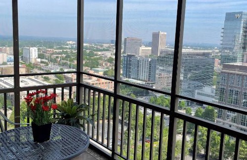Downtown Atlanta Apartment | 20th Flr Condo -Downtown Atlanta - Walk to Stadium- High Rise Hideaway