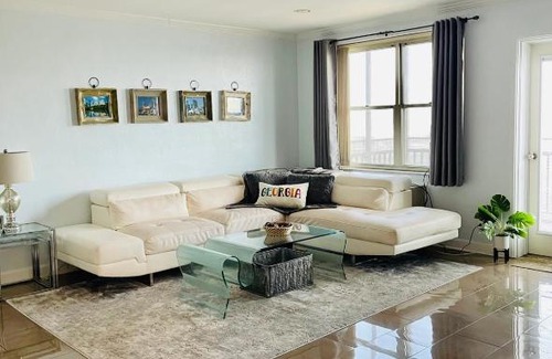 Downtown Atlanta Apartment | 20th Flr Condo -Downtown Atlanta - Walk to Stadium- High Rise Hideaway