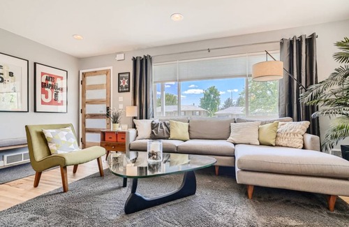 Virginia Village House | 214 m² House ∙ 3 bedrooms ∙ 6 guests