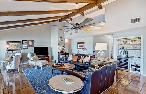 Spicewood House | 223 m² House ∙ 4 bedrooms ∙ 8 guests