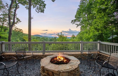 Ridges Over the Lake Cabin | 245 m² Cabin ∙ 4 bedrooms ∙ 8 guests