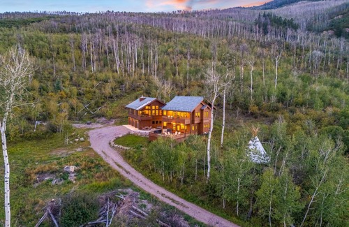 Glenwood Springs House | 256 m² House ∙ 4 bedrooms ∙ 12 guests