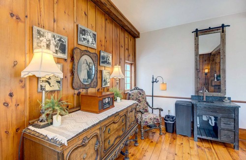 Brookfield House | 257 m² House ∙ 4 bedrooms ∙ 8 guests