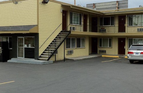 Overlook Hotel | 26 m² Motel ∙ 4 guests