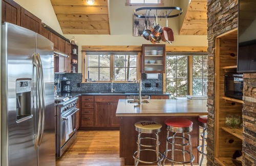 Creede House | 269 m² House ∙ 3 bedrooms ∙ 13 guests
